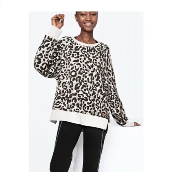 Large VS pink leopard/cheetah/animal print crewneck pullover sweatshirt top - Picture 2 of 4